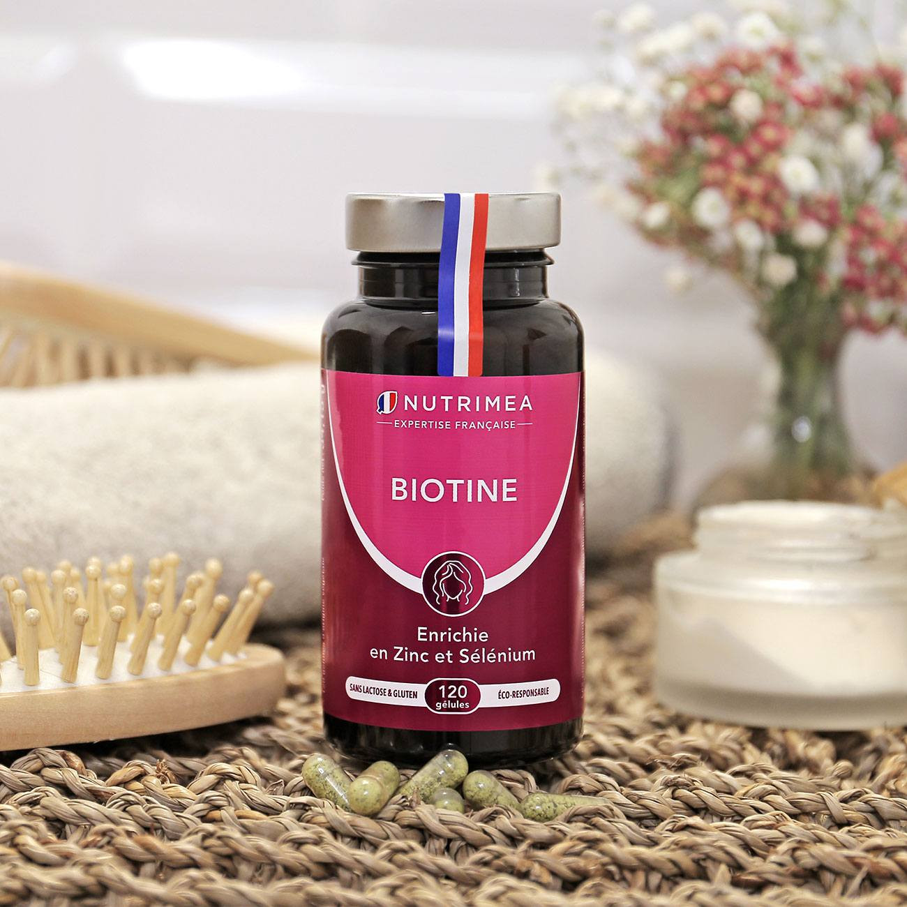 Photo lifestyle de Trio BEAUTÉ - Biotine, Acide Hyaluronique, Coenzyme Q10 Photo lifestyle de Trio BEAUTÉ - Biotine, Acide Hyaluronique, Coenzyme Q10