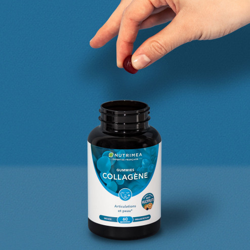 Bild einer Hand, die das Nahrungsergänzungsmittel Collagen in Gummies einnimmt