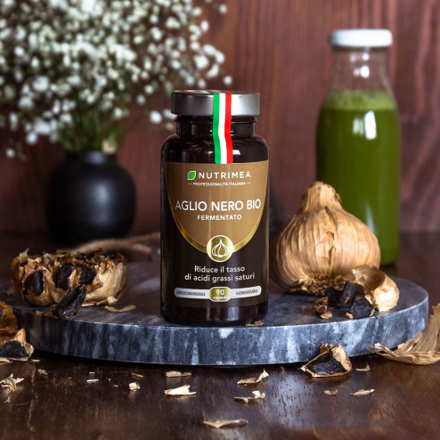 Integratore alimentare in capsule di aglio nero biologico per colesterolo cattivo e trigliceridi