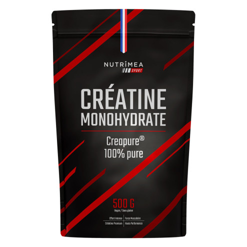 créatine monohydrate sur fond blanc