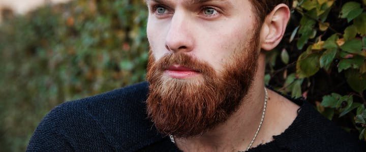 Entretenir sa barbe naturellement : créez votre huile à barbe Bio ! Recette pour un entretien de la barbe naturel et maison, aux huiles essentielles et végétales