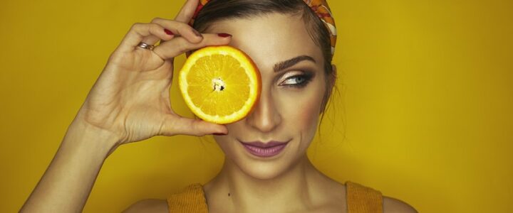Pourquoi l’acide hyaluronique est-il souvent associé à la vitamine C et au Collagène ? acie hyaluronique vitamine c
