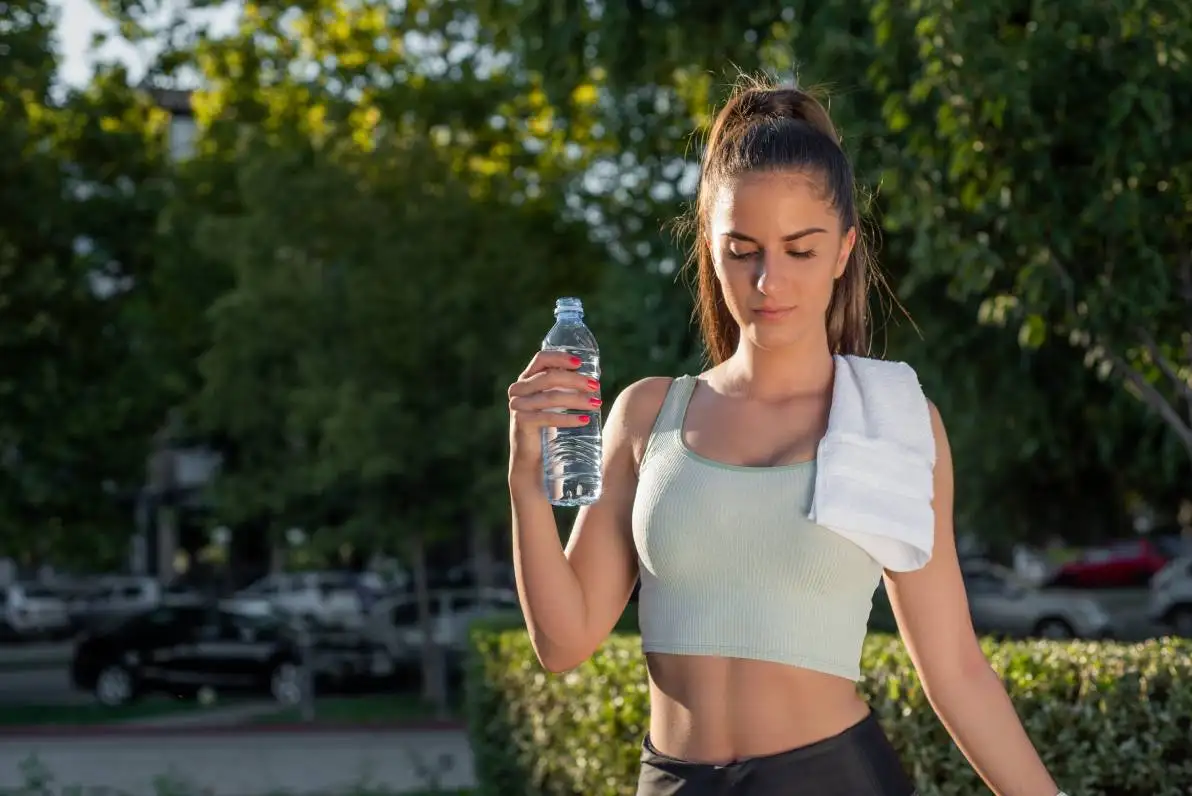 Le maintien d'une bonne hydratation favorise également une perte de poids saine