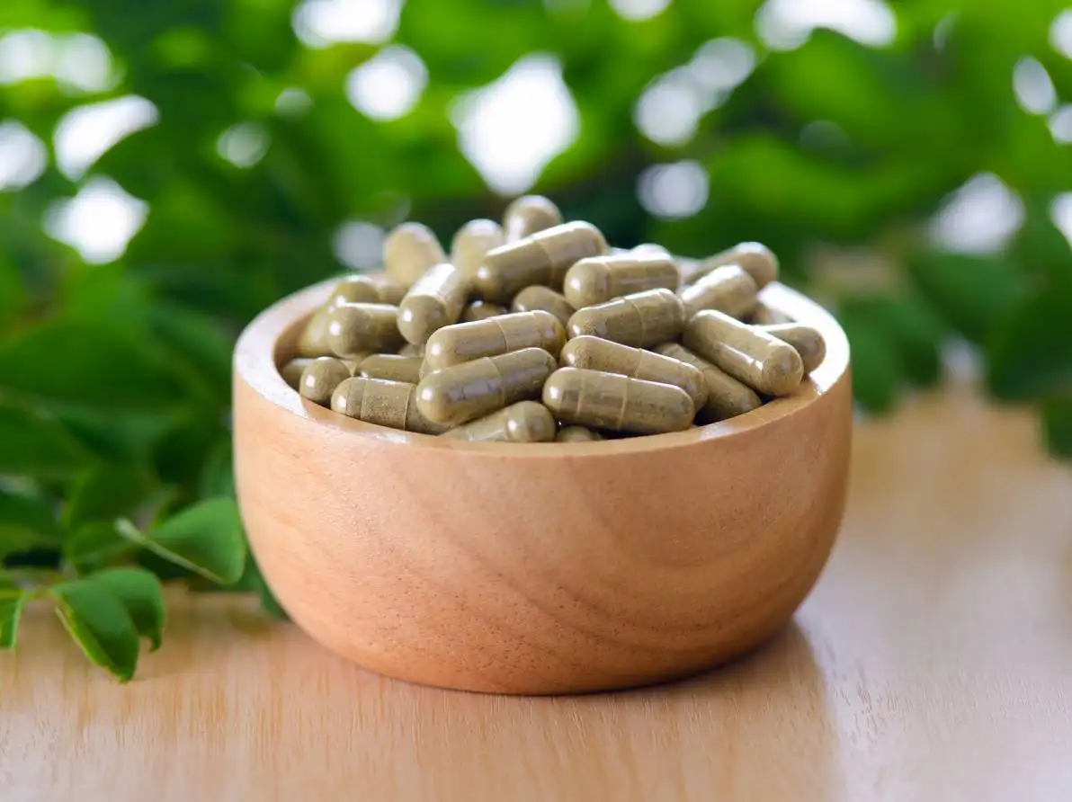 Feuilles et capsules de Moringa (Herbes pour la santé)