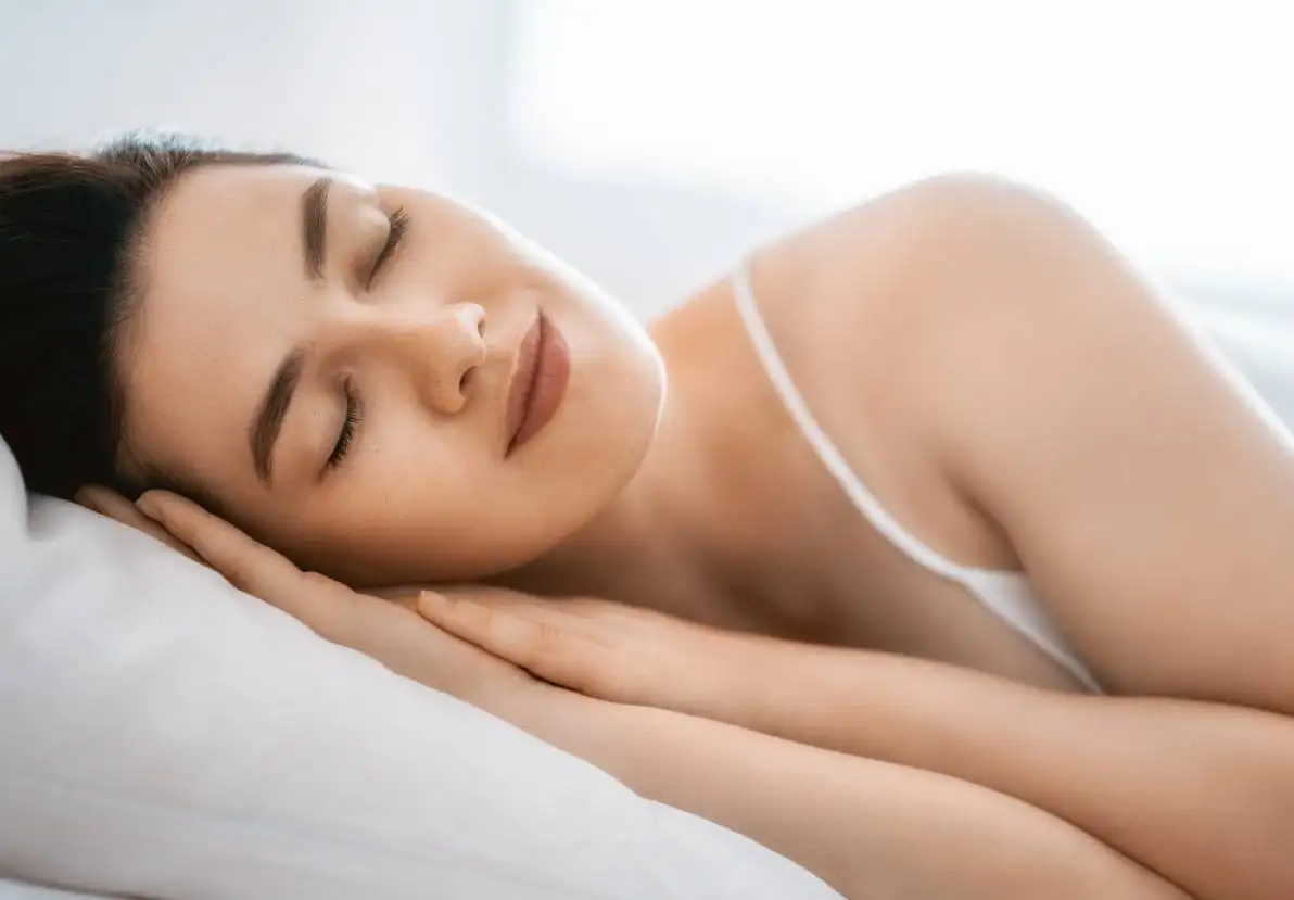 Jeune femme qui dort
